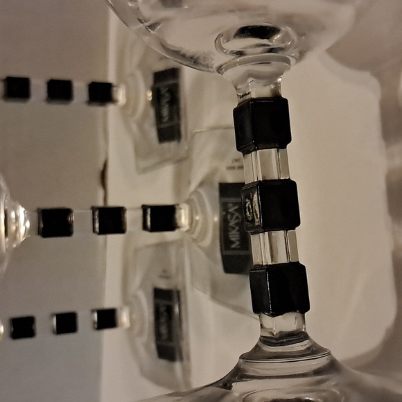 Water Goblet Viewpoint Black by MIKASA - Set of 4 Fine Crystal Preowned - Picture 7 of 10